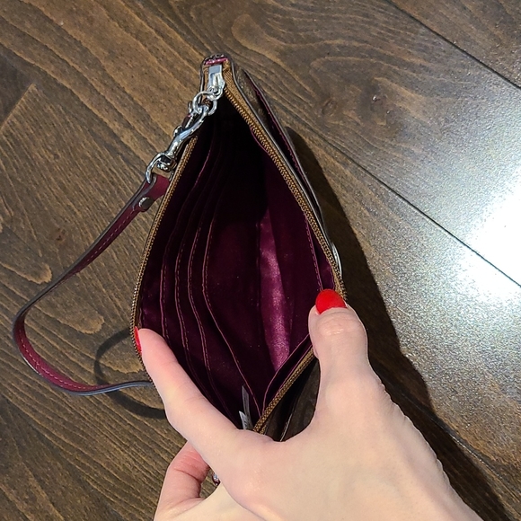 Coach Clutch - Picture 3 of 4